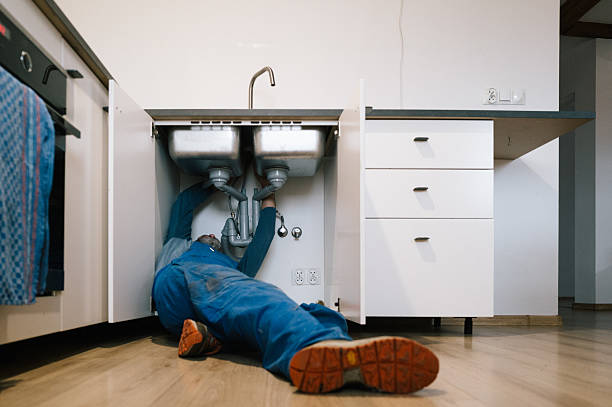 Professional Emergency Plumber technician working in Seabrook, TX